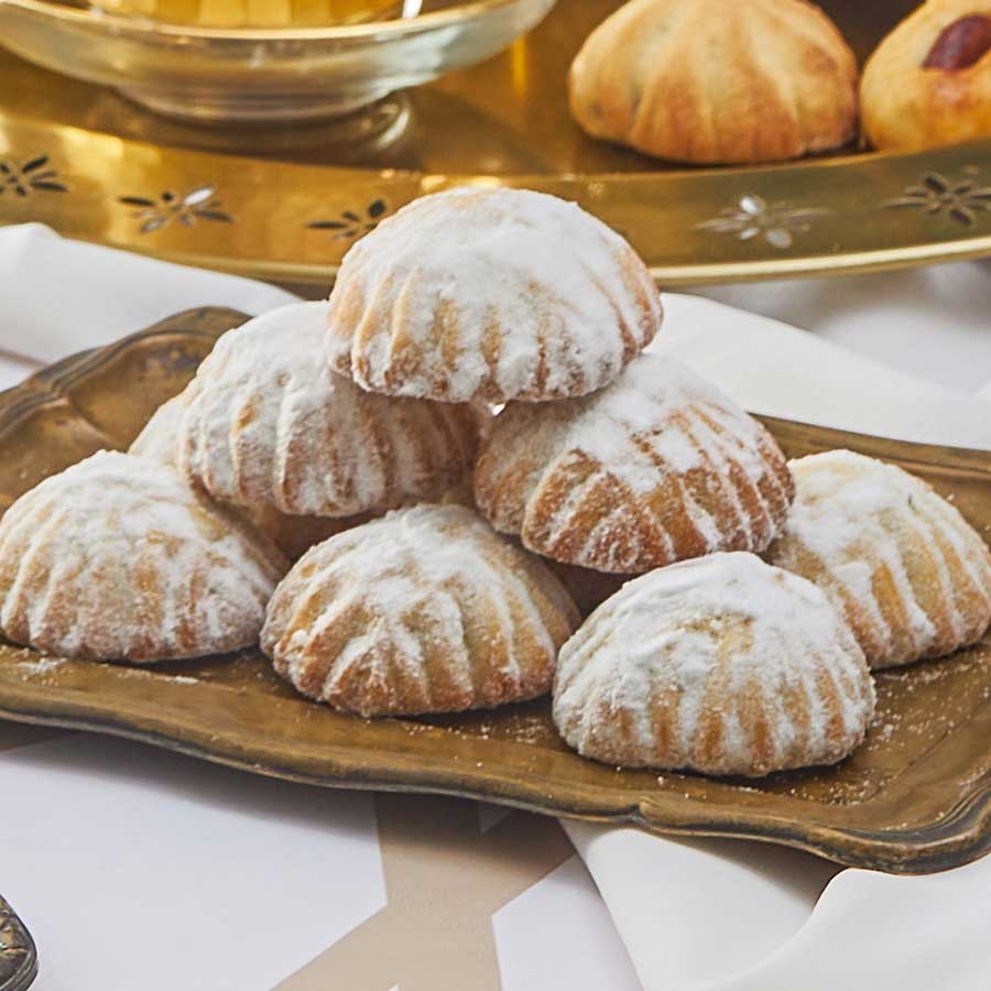 Ma'amoul with sugar